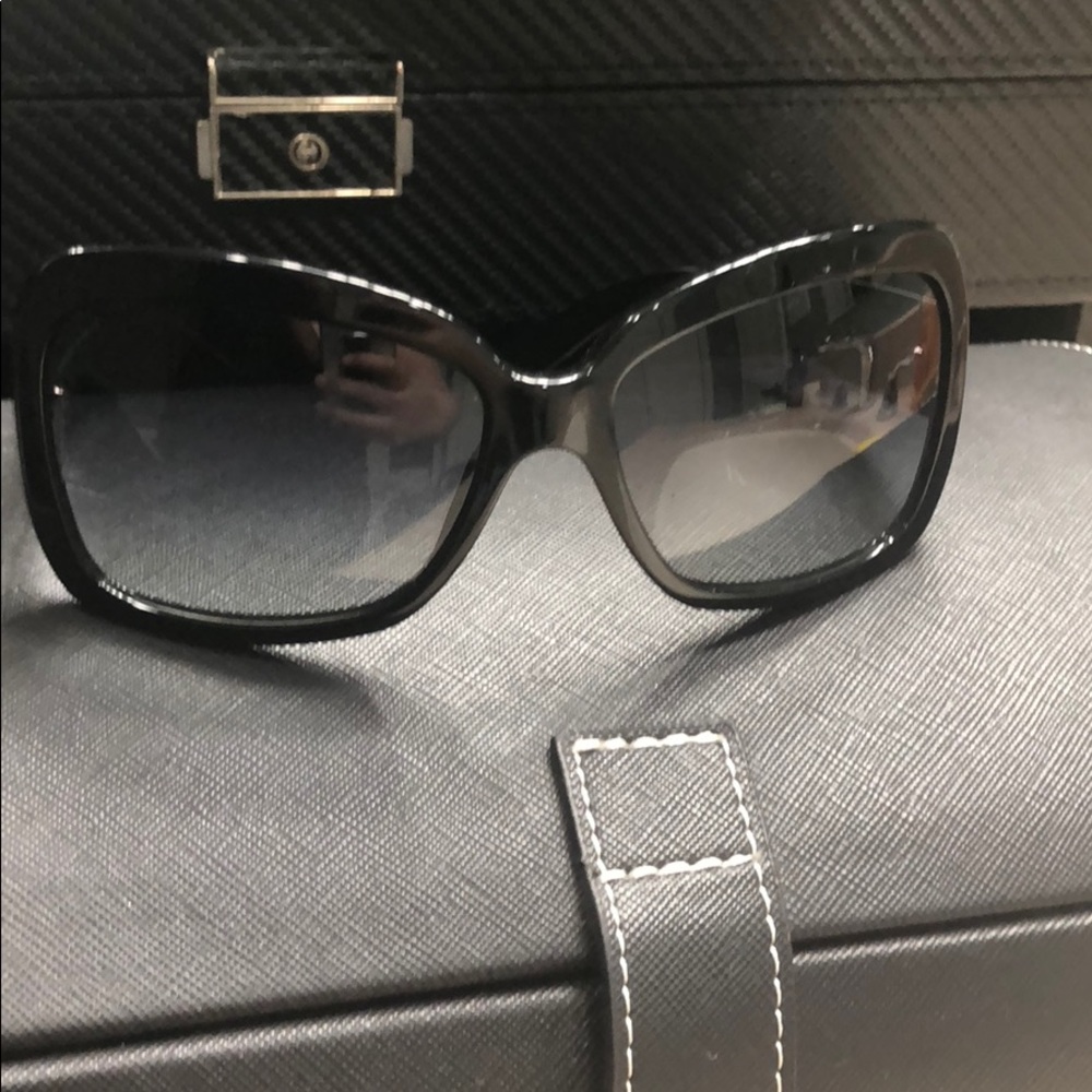 Burberry sunglasses like new